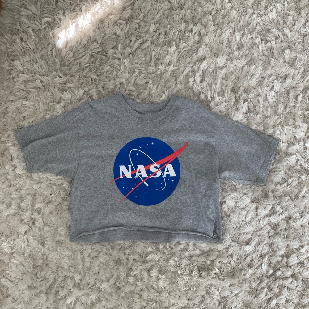 Cropped NASA T-shirt